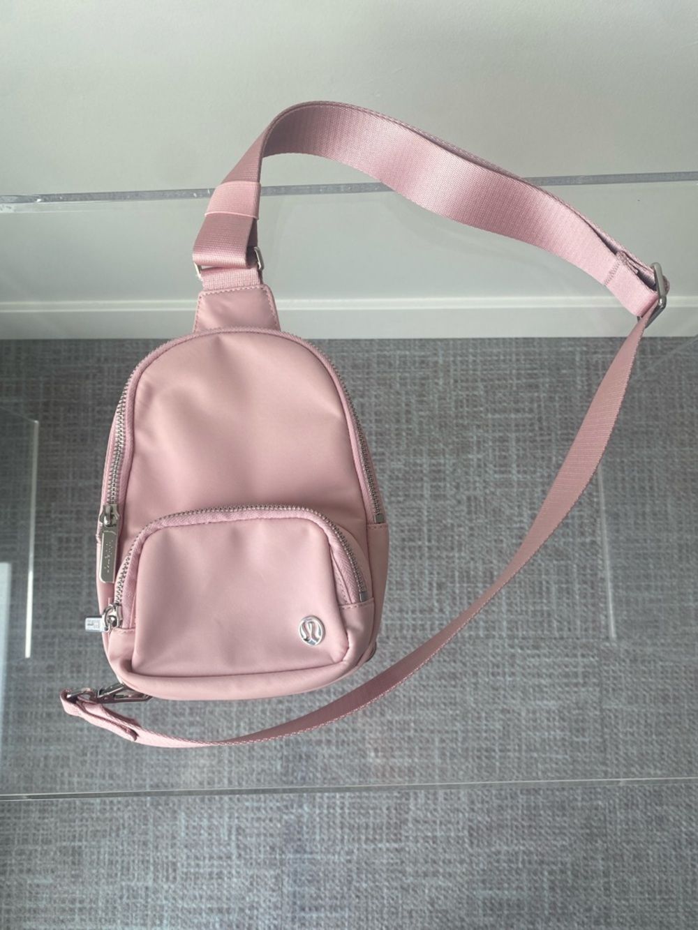 lululemon Everywhere Sling Bag Small 2L - Pink Haze - Picture 3 of 6